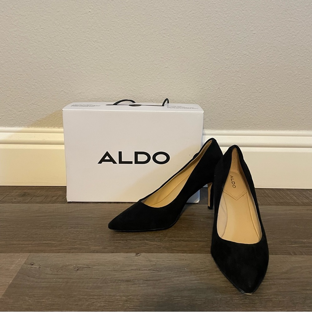 ALDO Coronitiflex Suede Pumps (size 6)
